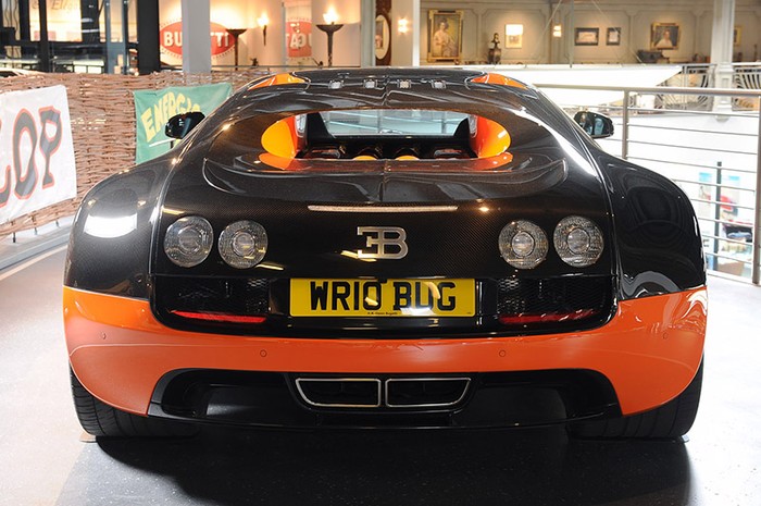 Trên thế giới chỉ có 300 chiếc Bugatti Veyron 16.4.